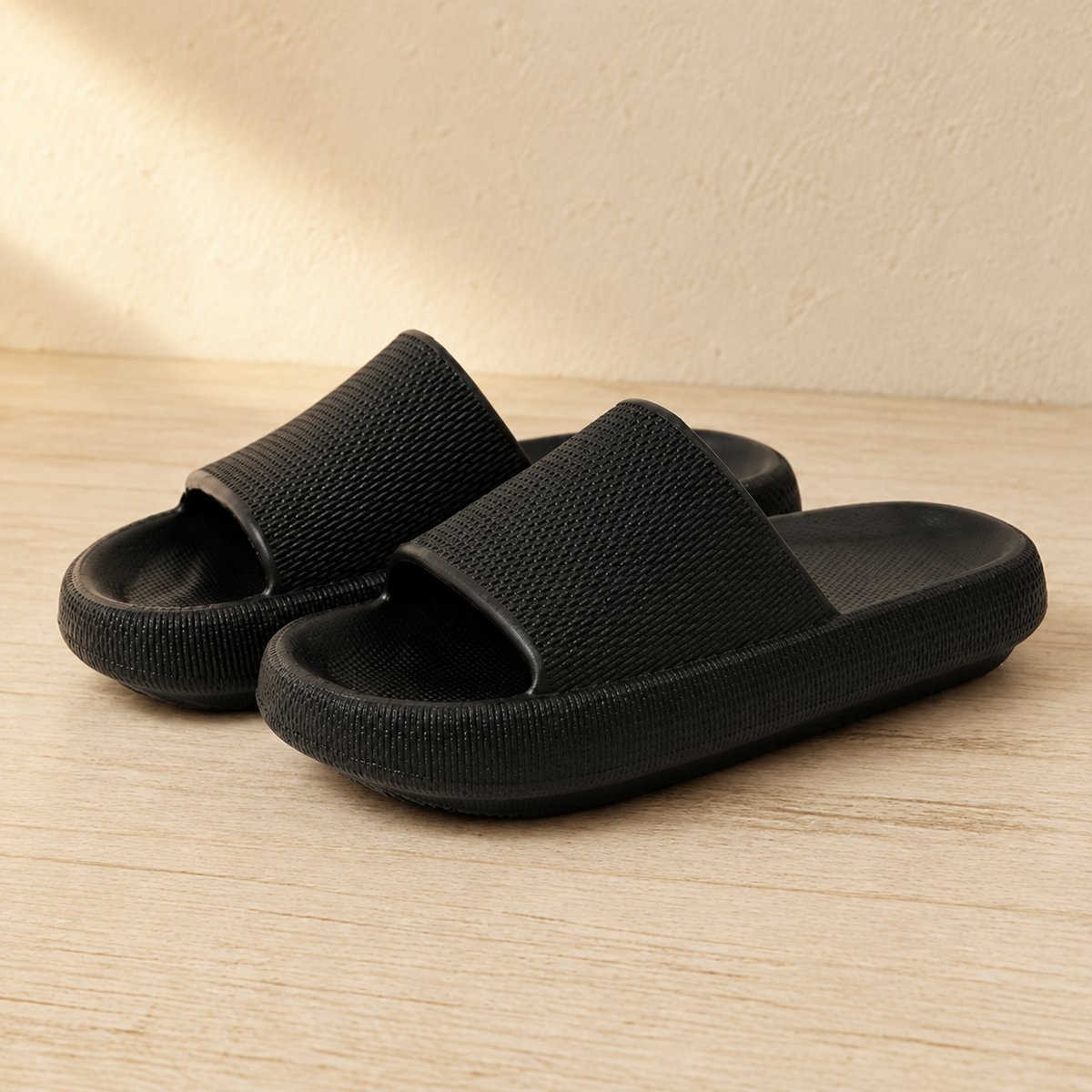 Loren Classic Black slides, full bleed hero