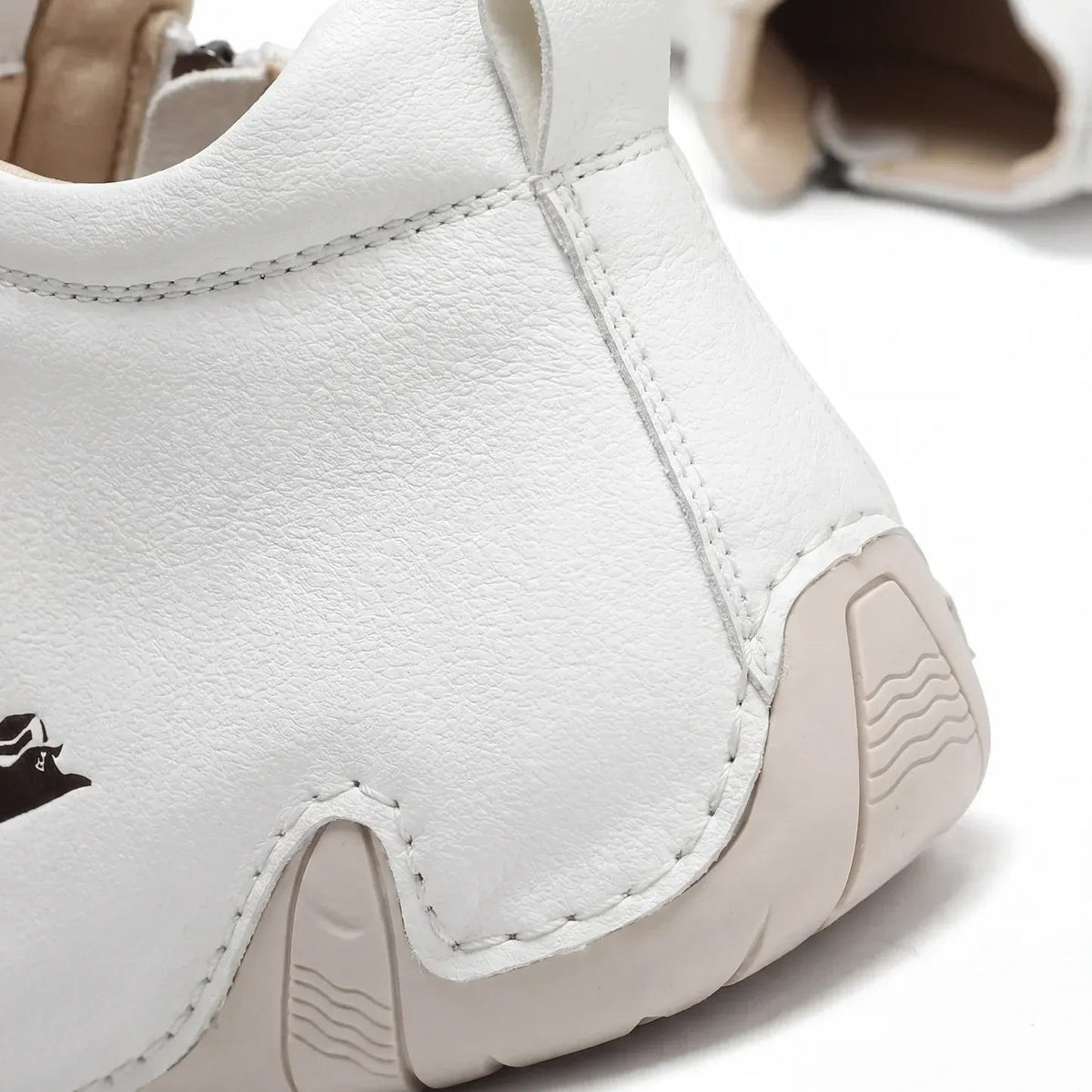 Darcy・Everyday Sneakers — white detail view 4