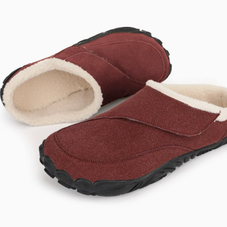 Shannon Bordeaux winter slipper white background